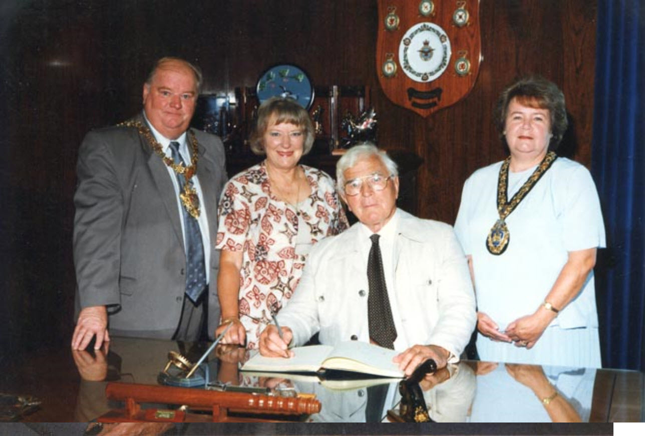 Hubert Thomas receiving Freedom of the Borough